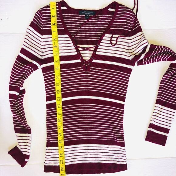 EUC Women’s Medium Romeo + Juliet Couture LS Lace Up Knitted Sweater - Picture 7 of 8